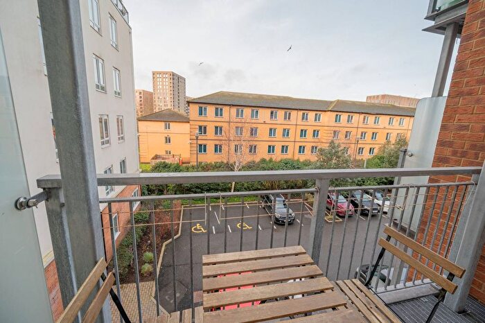 1 Bedroom Flat To Rent In Heritage Avenue, Edgware, London, NW9