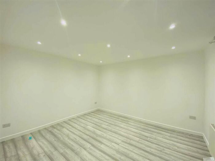 3 Bedroom End Of Terrace House To Rent In Long Elmes, Harrow, Middlesex HA3