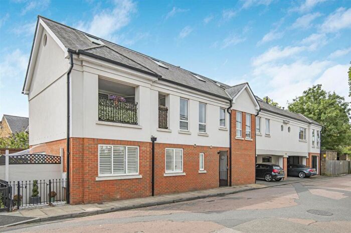 2 Bedroom Flat For Sale In North Worple Way, London, SW14