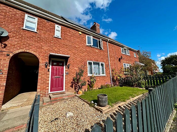 3 Bedroom Terraced House For Sale In Welton Road, Braunston, NN11