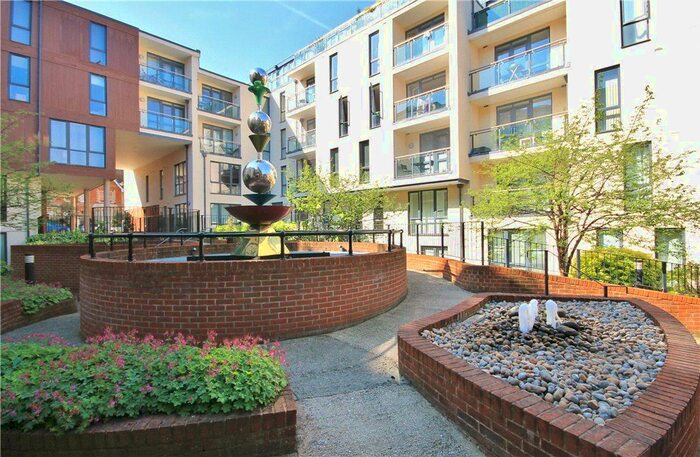 2 Bedroom Flat To Rent In The Bars, Guildford, Surrey, GU1