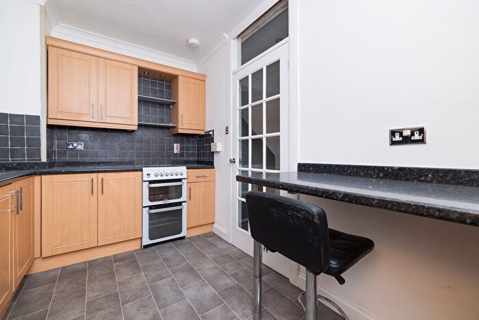 2 Bedroom Flat To Rent In Tweed Crescent, Dundee, DD2