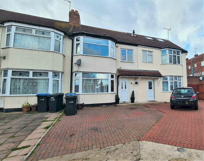 3 Bedroom Terraced House To Rent In Coniscliffe Road, Palmers Green, N13