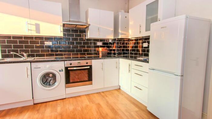 3 Bedroom Flat To Rent In Churchfield Avenue, London, N12
