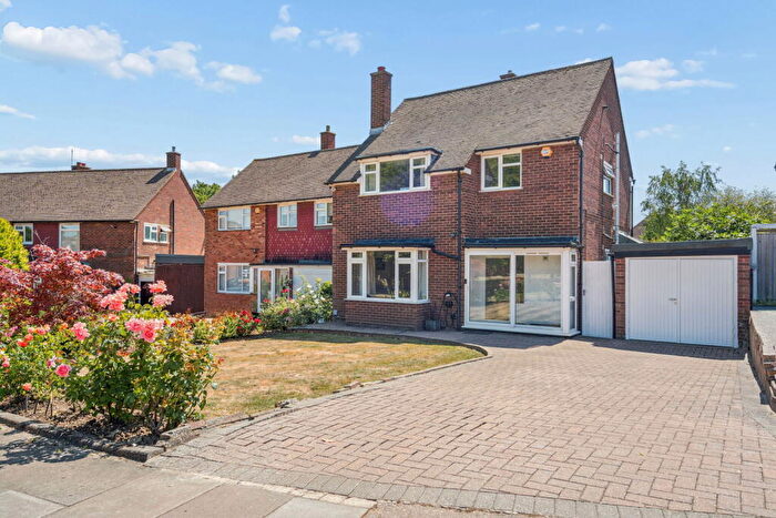 3 Bedroom Detached House For Sale In Meredith Close, Pinner, HA5