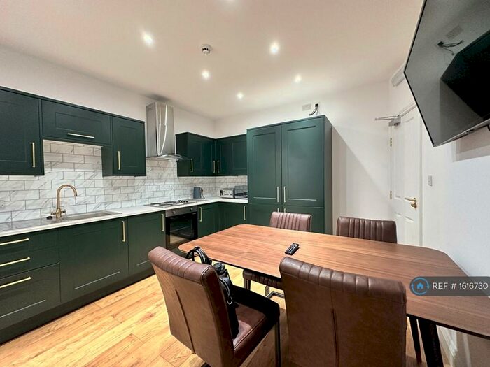 6 Bedroom End Of Terrace House To Rent In Oak Road, Salford, M7