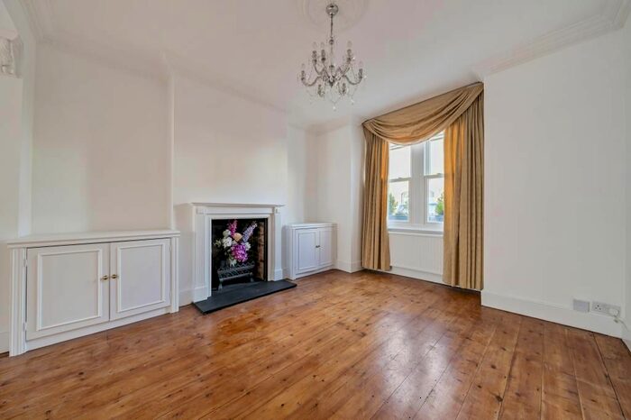 3 Bedroom Terraced House To Rent In The Vineyard, Richmond Hill, TW10