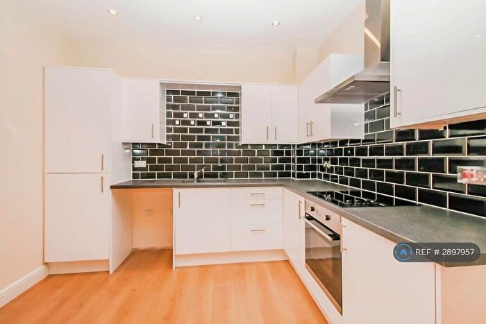 2 Bedroom Flat To Rent In Richardshaw Lane, Pudsey, LS28