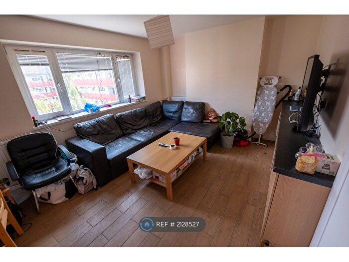 4 Bedroom Maisonette To Rent In Bradley Lynch Court, London, E2