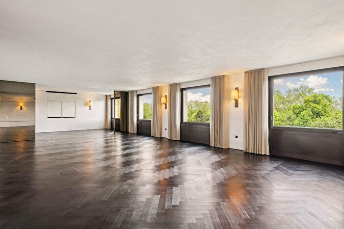 4 Bedroom Flat For Sale In Princes Gate, London, SW7