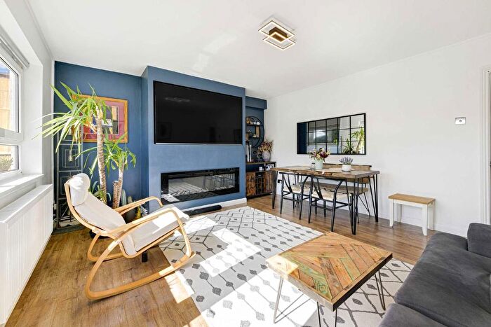 3 Bedroom Flat For Sale In Clem Attlee Court, Fulham, SW6