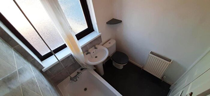2 Bedroom End Of Terrace House To Rent In Castle Court Castle Street, Grimsby, DN32