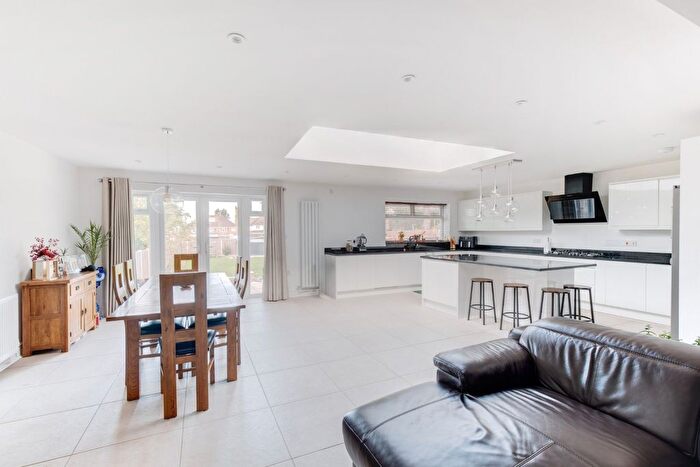 4 Bedroom Detached House For Sale In Green Road, Hall Green, Birmingham, West Midlands, B28