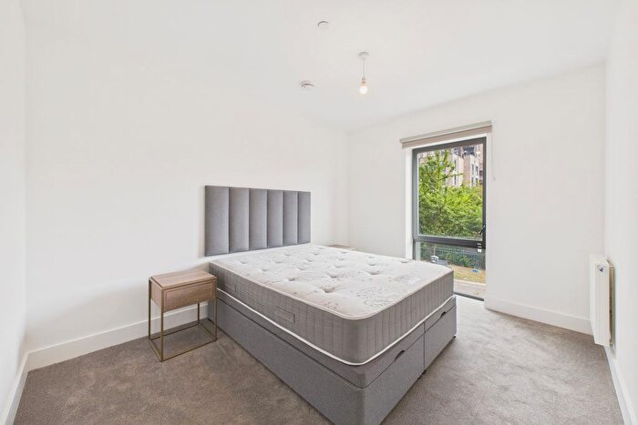 2 Bedroom Flat To Rent In Ascot Road, Watford, WD18