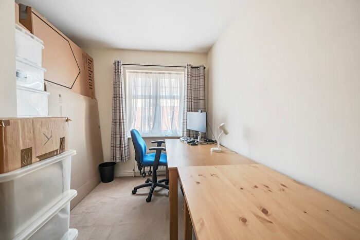 2 Bedroom Flat For Sale In Causton Gardens, Eastleigh, Hampshire, SO50