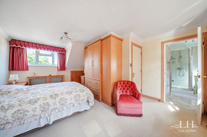 3 Bedroom Bungalow For Sale In Beverley Close, Emerson Park, RM11