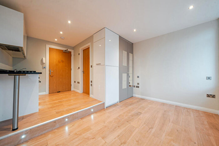 Flat To Rent In Mercia Grove, London, SE13