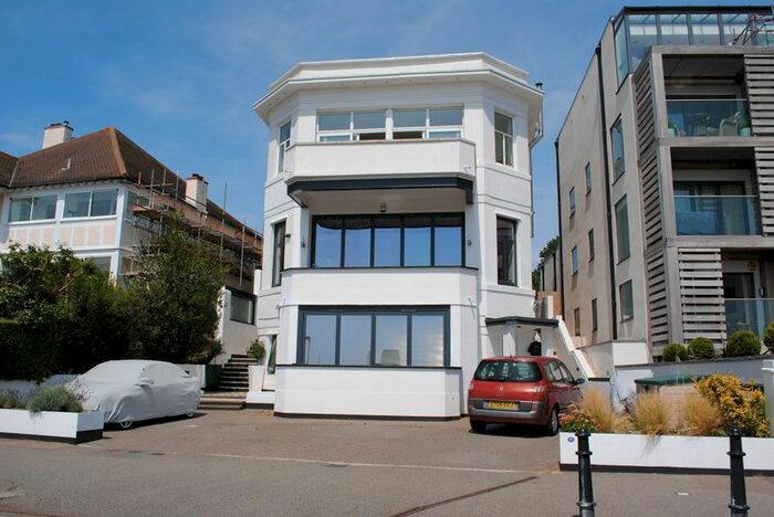 2 Bedroom Flat To Rent In Chalkwell Esplanade, Westcliff-On-Sea, SS0