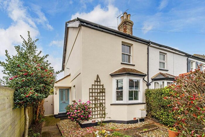 4 Bedroom End Of Terrace House For Sale In Duffield Road, Walton On The Hill, Tadworth, KT20