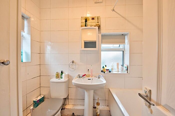 1 Bedroom Flat To Rent In Station Road, Carlton, Nottingham, NG4