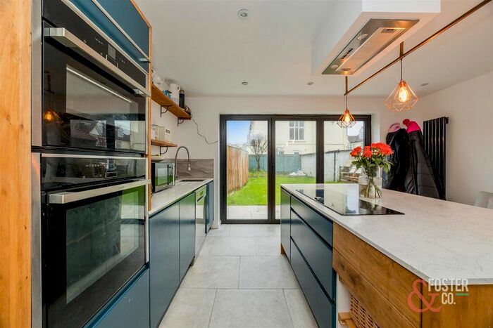 3 Bedroom Flat To Rent In Kingsway, Hove, BN3