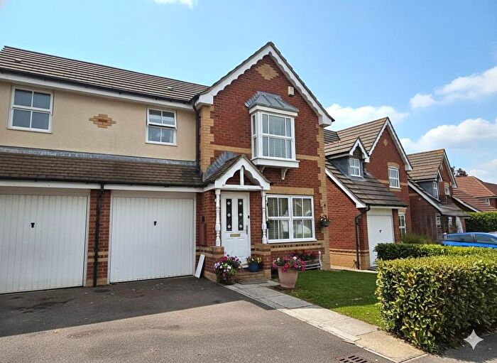 3 Bedroom Semi-detached House For Sale In Bellflower Way, Titchfield Park, PO15