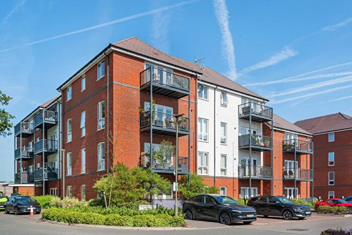 2 Bedroom Apartment For Sale In Blackbess Lane, Chertsey, Surrey, KT16