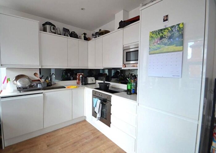 1 Bedroom Apartment To Rent In Grand Parade, Green Lanes, London, N4
