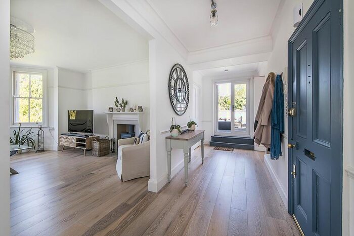 3 Bedroom Flat To Rent In Clive Place, Portsmouth Road, KT10