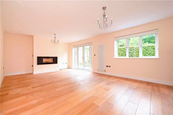 3 Bedroom Detached House For Sale In Park Street Lane, Park Street, St. Albans, Hertfordshire, AL2