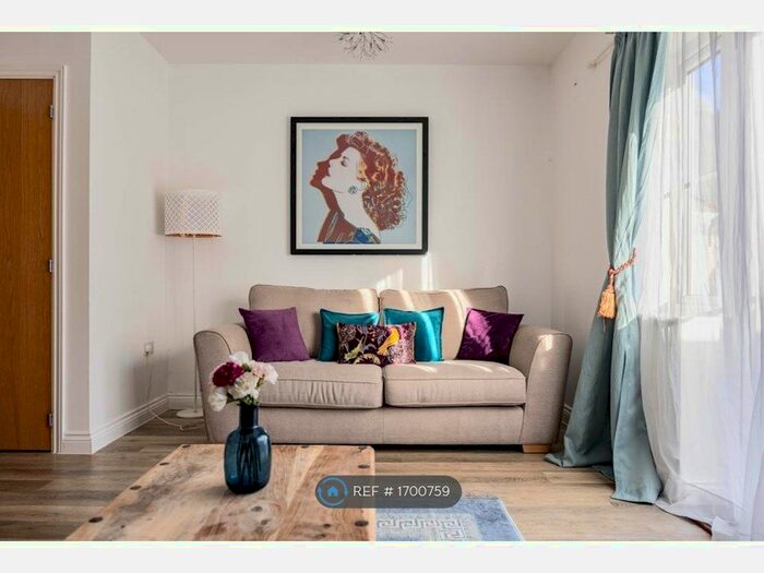 3 Bedroom Semi-Detached House To Rent In Frampton Terrace, Greenwich, London, SE9