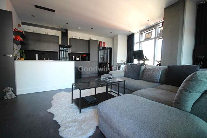 2 Bedroom Apartment To Rent In Watson Street, Manchester, M3