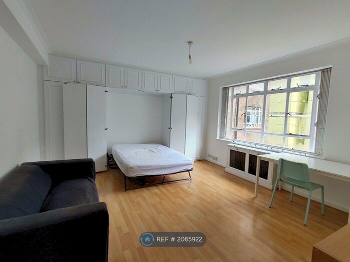Studio To Rent In Paramount Court, London, WC1E