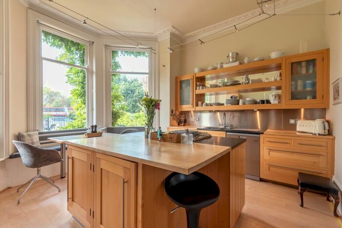 3 Bedroom Flat To Rent In North Common Road, London, W5