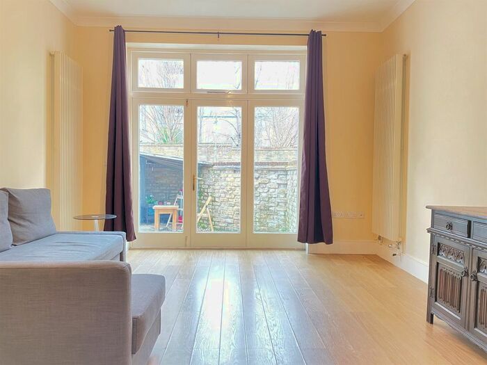 2 Bedroom Flat To Rent In Edgeley Lane, London SW4