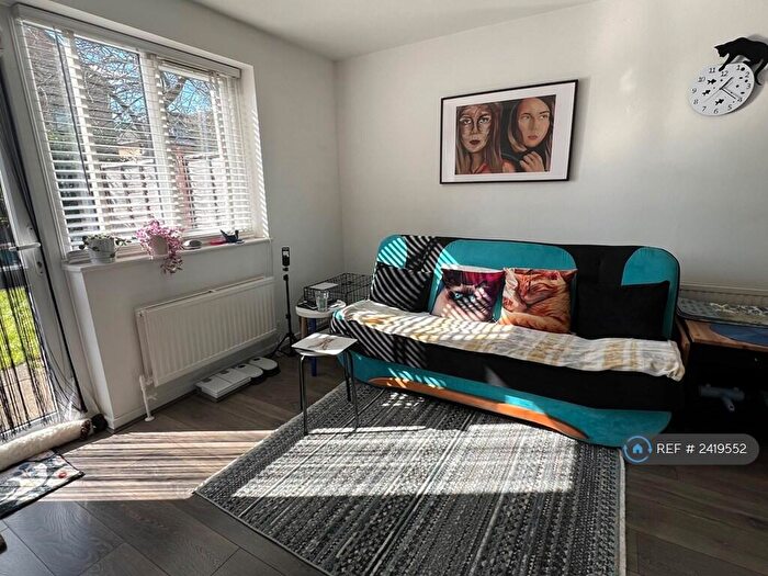 1 Bedroom Flat To Rent In Sycamore Hill, London, N11