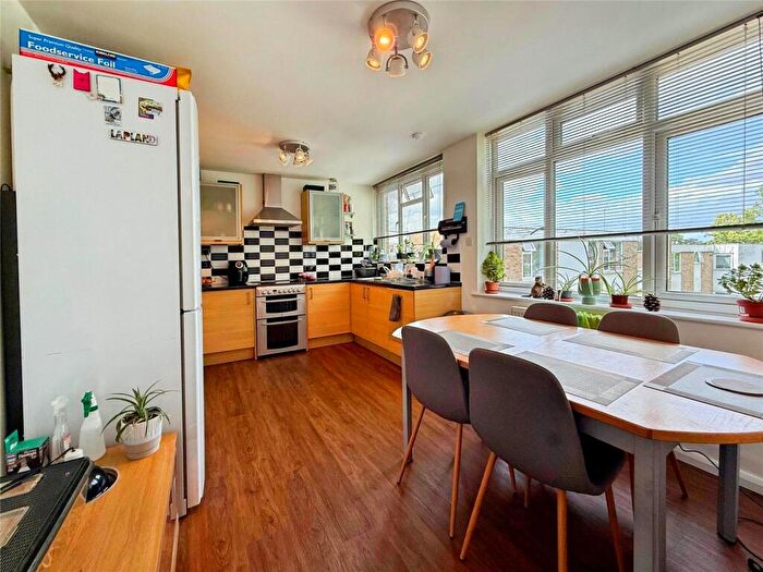 3 Bedroom Apartment For Sale In Boyn Valley Road, Maidenhead, Berkshire, SL6