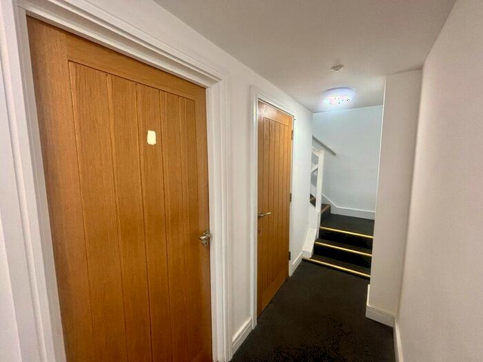 2 Bedroom Flat To Rent In Halimote Road, Aldershot, Hampshire, GU11