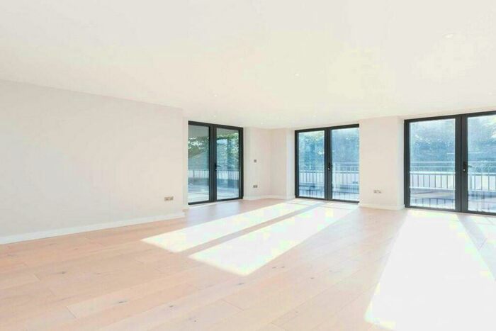 3 Bedroom Apartment To Rent In Tottenham Lane, N8