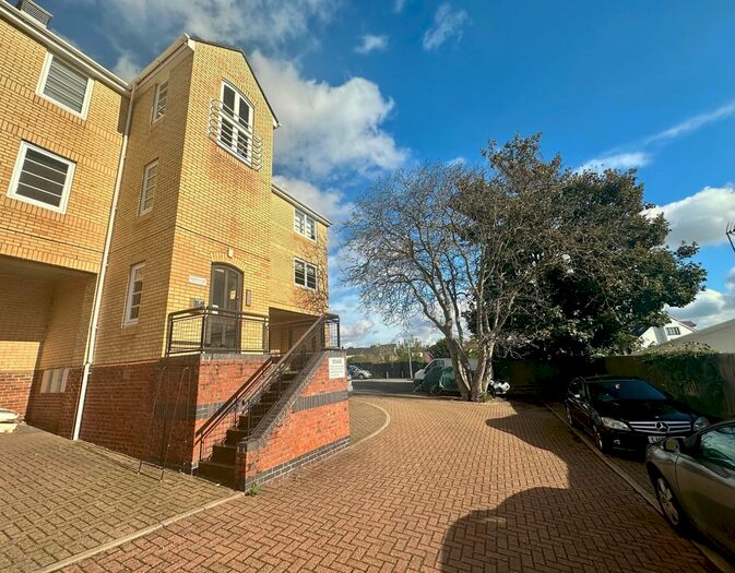 2 Bedroom Flat To Rent In Silks Way, Braintree, CM7