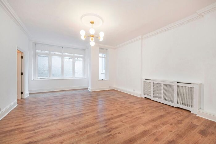 3 Bedroom Flat To Rent In Heath Drive, Hampstead, NW3
