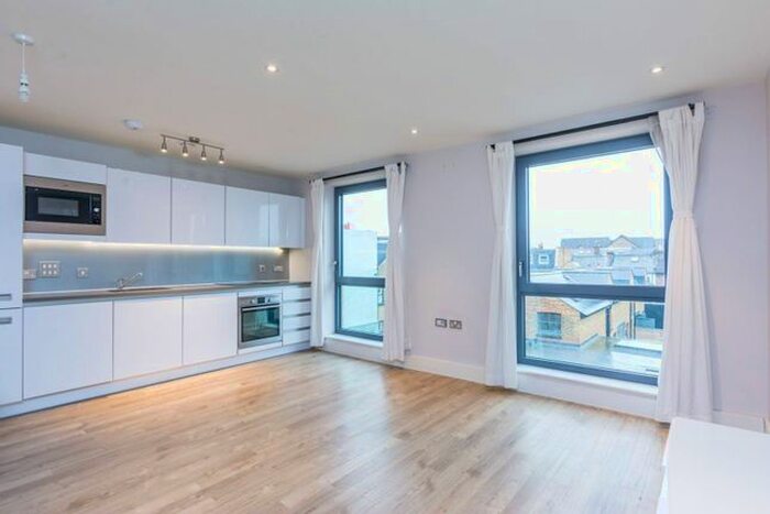 1 Bedroom Flat To Rent In Palmerston Road, South Wimbledon, London, SW19