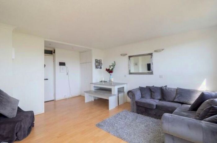 2 Bedroom Apartment To Rent In Grange Vale, Sutton, SM2
