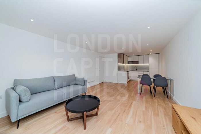 2 Bedroom Apartment To Rent In Fairbank House, Beaufort Square, NW9