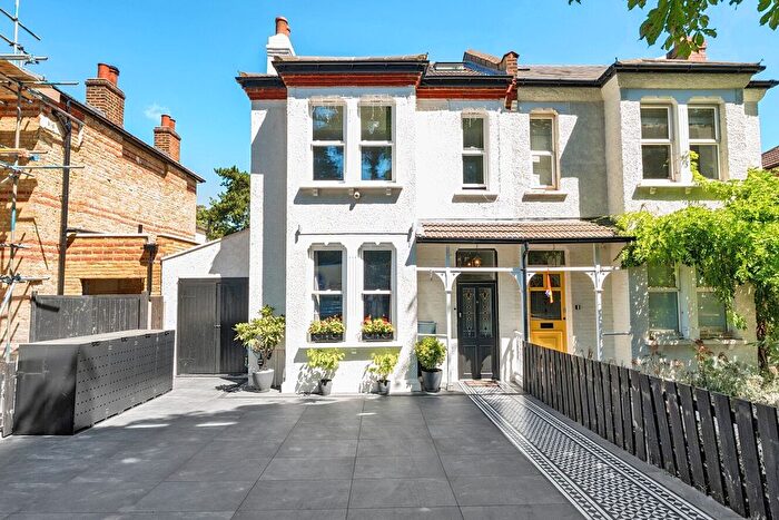 5 Bedroom Semi-Detached House For Sale In Ravensbourne Avenue, Bromley, BR2