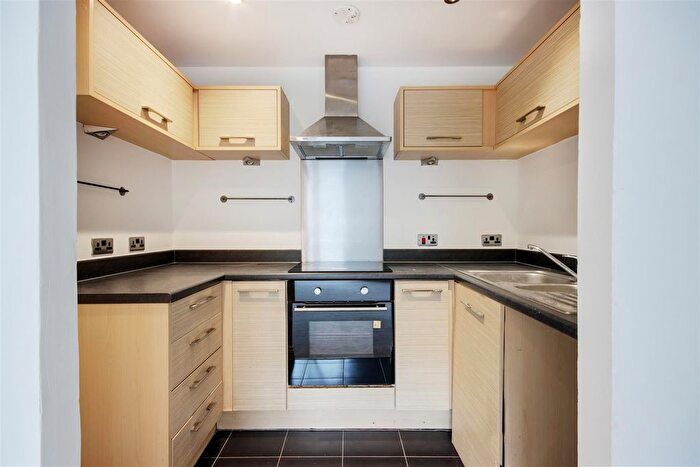 2 Bedroom Flat For Sale In Chalfont Road, London, SE25