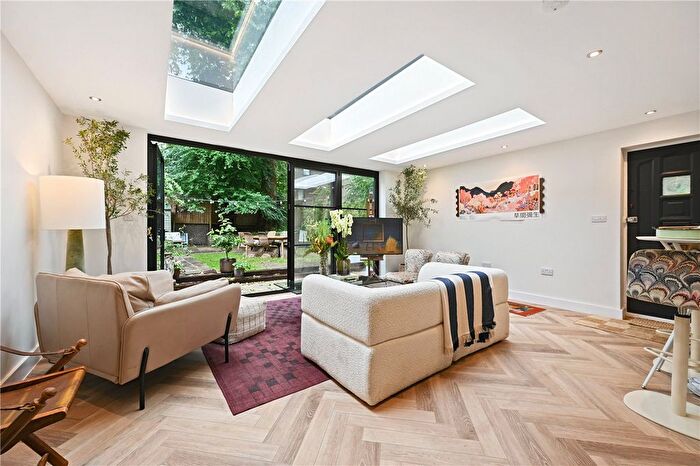 2 Bedroom Flat To Rent In Aldridge Road Villas, London, W11
