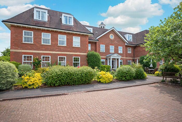 2 Bedroom Flat For Sale In Stanford Orchard, Horsham, RH12