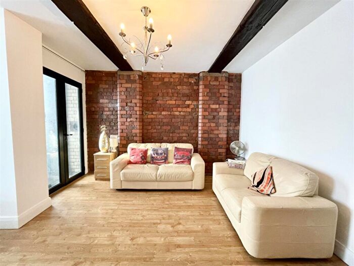 2 Bedroom Apartment To Rent In Crosshall Street, Liverpool, L1