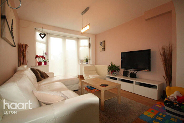 4 Bedroom Semi Detached House To Rent In Stanford Road, Luton, LU2